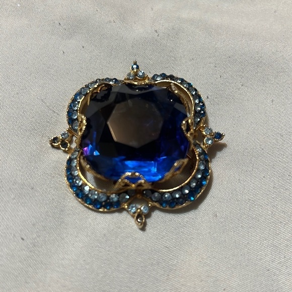 Vintage Corocraft Coro Vintage Brooch Pin Blue Stones and Crystals - Picture 1 of 6